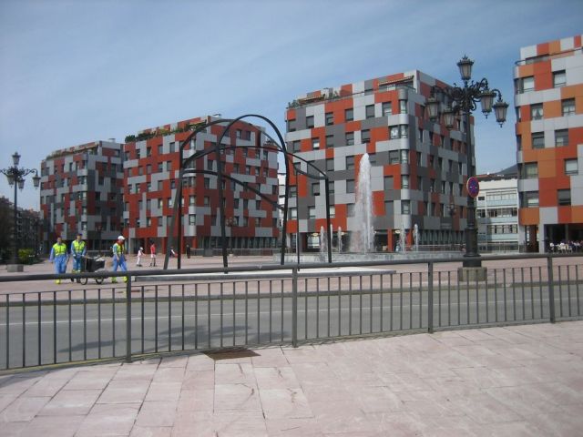 Wohnblocks am Stadtrand von Oviedo